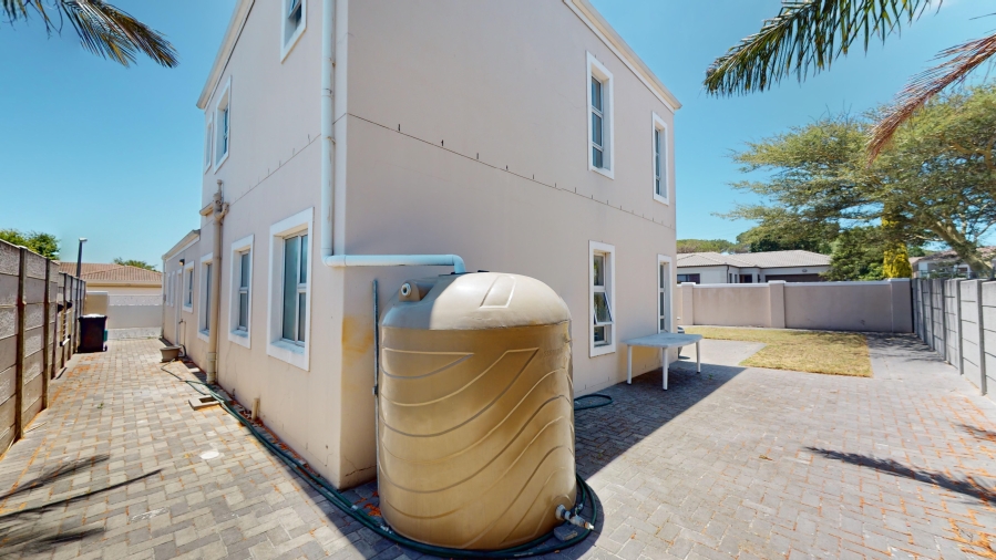 3 Bedroom Property for Sale in Eikenbosch Western Cape